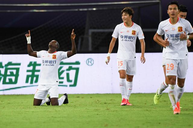 利物浦遭遇打击！新援首战即因伤退场